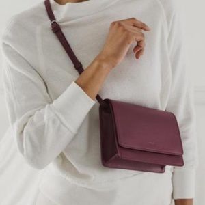 BAGGU CRANBERRY LEATHER STRUCTURED CROSSBODY BAG CLUTCH